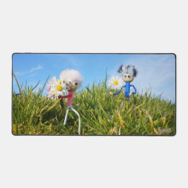 Madeliefjes plukkende fubby's. schreibtischunterlage