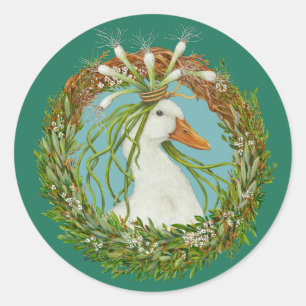 Madeline im Frühjahrskranz mit aquamarinem Hinterg Runder Aufkleber