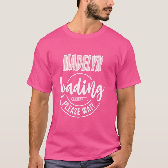Madelyn Loading Custom Personalisiert Baby Shower  T-Shirt (Vorderseite)