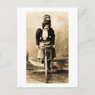 Madge Lessing auf einem Fahrrad Vintage 1902 Postkarte