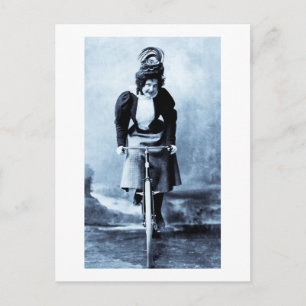 Madge Lessing auf Fahrrad - Vintage 1902 - CYan Postkarte
