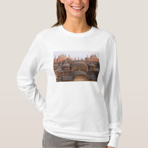 Madhavendra-Palast bei Sonnenuntergang, Jaipur T-Shirt