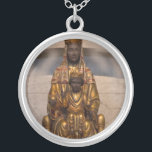 Madonna mit dem Montserrat Versilberte Kette<br><div class="desc">Madonna von Montserrat Black Madonna Jungfrau Mary - Kunstdrucke auf verschiedenen Materialien. Eine tolle Geschenkidee, um Ihre Zuhause aufzuhellen. Kaufen Sie dieses Kunstwerk auch auf Telefonkisten, Kleidung, Tasse, Kissen und mehr. Poster und Kunstdruck auf Kleidung und für Ihre Wand - verschiedene Hintergründe - großartig für Sie persönlich und für die...</div>
