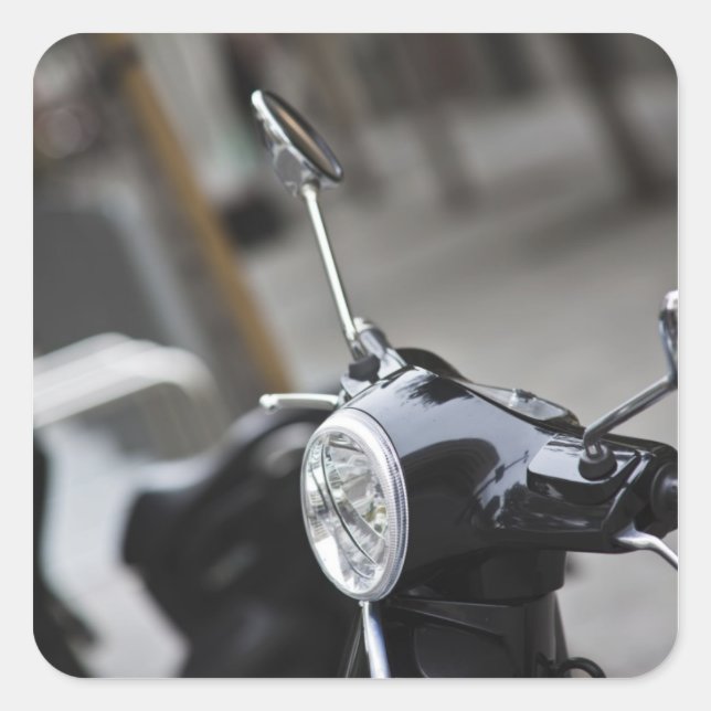 Madrid, schwarzer Vespa-Roller Quadratischer Aufkleber (Vorderseite)