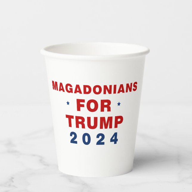 Magadonians für Trump 2024 Red Blue Pappbecher (Vorderseite)