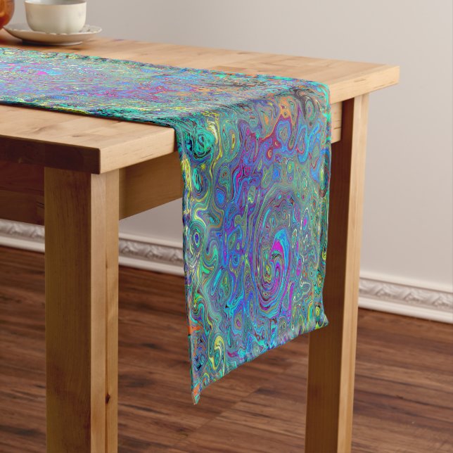 Magenta, Blue und Sea Foam Green Retro Swirl Kurzer Tischläufer (Beispiel)