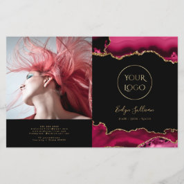 Magenta-Broschüre mit rotem Age