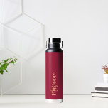 Magenta burgundy individuelle Name-Skript Trinkflasche<br><div class="desc">Magenta,  bordeauxrot. Personalisieren Sie Ihren Namen und fügen Sie ihn hinzu. Orange handgeschriebenes Stilskript.</div>
