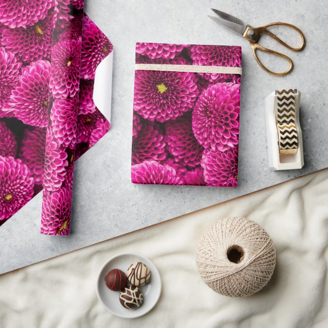 Magenta Chrysanthemum Floral Wrapping Paper Geschenkpapier (Kunsthandwerk)