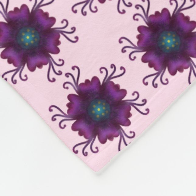 Magenta Florale Blüte | Moderne Botanische Blume Fleecedecke (Ecke)