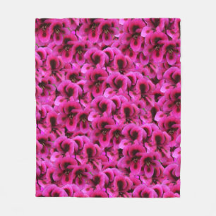 Magenta Geranium Blume, Mittelfläschchen. Fleecedecke