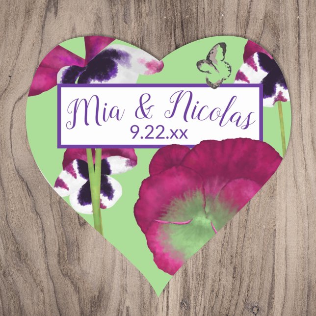 Magenta Green Blume Personalisiert Heart Stickers (spring summer green magenta berry pink pansy heart-shaped wedding monogram bride groom names sticker)