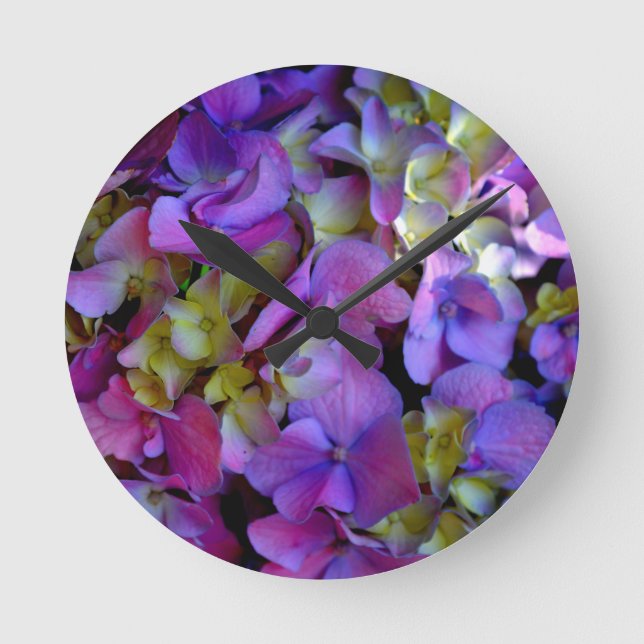 Magenta Lila-blaugelbe Hydrangeas-Blume Runde Wanduhr (Vorderseite)