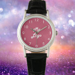Magenta Rosa Logo Armbanduhr<br><div class="desc">Fügen Sie Ihr eigenes Firmenlogo hinzu. Ein trendiger Magnet, dunkelrosa Hintergrund. Ideal für die Werbung Ihres Unternehmens und Ihrer Marke. Die Zahlen der weißen Uhr.</div>
