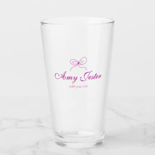 magenta Schleifename Monogramm Kritzelillustration Glas