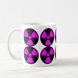 Magenta-Trefoliensymbole auf schwarzem Hintergrund Kaffeetasse