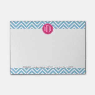 Magentarotes rosa Monogramm mit hellblauem Post-it Klebezettel