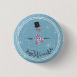 Magic and Wonder Christmas Snowman Blue ID440 Button<br><div class="desc">Schönes Weihnachts-Pinback-Design mit einem stilvollen Schneemann gerahmt in Weiß auf einem kadet blauen Hintergrund verstreut mit Schneeflocken und Sternen. Trendy Typografie von 'Magic and Wonder' rundet das Design ab. Fügen Sie einen Namen hinzu, der bei Bedarf personalisiert werden soll. Suchen Sie ID440, um weitere koordinierende Produkte und zusätzliche Farboptionen für...</div>