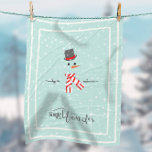 Magic and Wonder Christmas Snowman Mint ID440 Fleecedecke<br><div class="desc">Schönes Weihnachtsvlies-Deckendesign mit einem stilvollen, weiß gerahmten Schneemann auf einem minzgrünen Hintergrund, verstreut mit Schneeflocken und Sternen. Elegante trendige Typografie von 'Magic and Wonder' rundet das Design ab. Fügen Sie Ihren Namen zu personalisieren, wenn gewünscht. Suchen Sie ID440, um weitere koordinierende Produkte und zusätzliche Farboptionen für dieses Design zu sehen....</div>