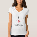 Magic and Wonder Christmas Snowman Mint ID440 T-Shirt<br><div class="desc">Schönes minimalistisches Weihnachtsfrauendesign mit einem stilisierten Schneemann in Schal und Tophat rot getrimmt. Trendy Typografie von 'Magic and Wonder' rundet das Design ab. Fügen Sie Ihren Namen zu personalisieren,  wenn gewünscht. Suchen Sie ID440,  um weitere koordinierende Produkte und zusätzliche Farboptionen für dieses Design zu sehen.</div>