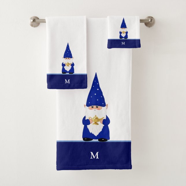 Magic Gnome & Monogram auf blau und weiß Badhandtuch Set (Insitu)