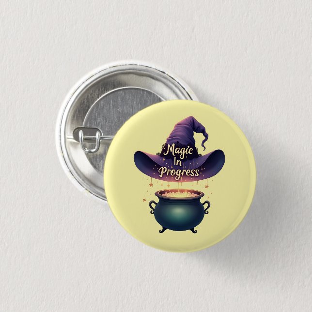 "Magic In Progress" Witch Hat Button (Vorne & Hinten)