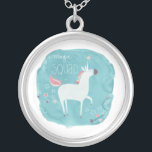 Magic Unicorn Squad Versilberte Kette<br><div class="desc">Magic Unicorn Squad III von Juni Erica Vess. Das Einhorn ist mit einem pastellfarbenen Aquarellboden versehen.</div>