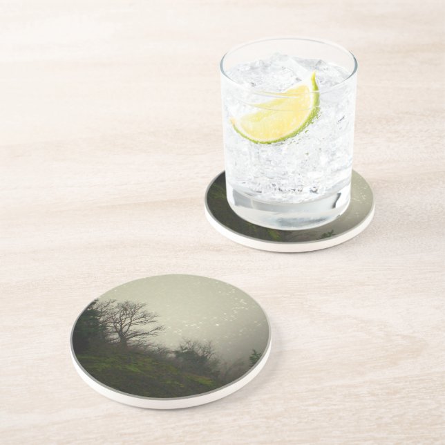 Magical Mist Forest Hill Untersetzer (Seite)