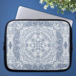 Magical Owl Mandala Laptopschutzhülle<br><div class="desc">Suchen Sie ein stilvolles und personalisiertes Notebook, das Ihr Gerät schützt und gleichzeitig Ihren einzigartigen Stil zeigt? Schauen Sie sich nur unsere handgezeichnet Eule Mandala Laptop-Gehäuse an! Mit einem wunderschönen und komplizierten Design eines Eule Mandala plus Zimmer, um die Ecke mit Ihren Initialen oder Namen zu personalisieren, macht diese Elektronik-Gehäuse...</div>