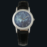 Magical Wild Wolf mit Phantastischen blauen Augen Armbanduhr<br><div class="desc">Eine Uhr mit einem Bild eines magischen mystischen Wolfs,  stehend in einem Wald mit sanftem Schnee umfallen. Es sind auffallende blaue Augen,  die wirklich Ihre Aufmerksamkeit erregen.</div>