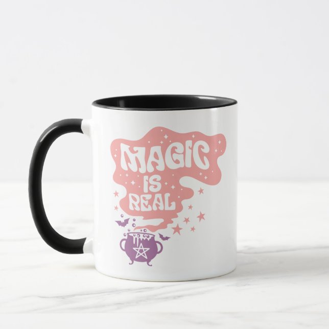 Magie ist echte Hexen Cauldron Bats Halloween Tasse (Links)