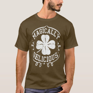 Magisch köstliches St Patricks Day Kleeblatt Fraue T-Shirt