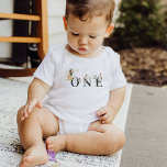 Magische Blumenmärsche 1. Geburtstag Party Baby T-shirt<br><div class="desc">Wer ist der niedlichste Kleine überhaupt? Dieses Shirt ist ein perfektes Geschenk. Genießen Sie die überwältigende Schönheit des Spätsommers und Frühfalles mit einer fröhlichen Farbpalette in warmen, peachischen Farbtönen. Die erdigen Terrakotta, das sanfte Pfirsich und die zarten Rosatöne harmonieren harmonisch und sorgen für einen nahtlosen Übergang von der lebhaften Energie...</div>