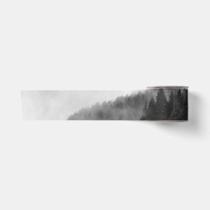 Magische, coole Natur im Nebel Satinband