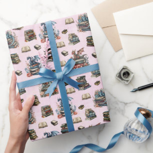 Magische Drachen & Bücher auf Hellrosa Geschenkpapier