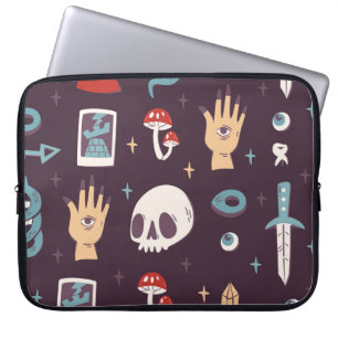 Magische Elemente: Schädel, Tarot nahtlos Laptopschutzhülle