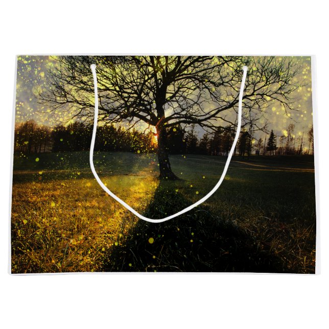 Magische Glühwürmchen, traumhafte Landschaft Große Geschenktüte (Vorderseite)