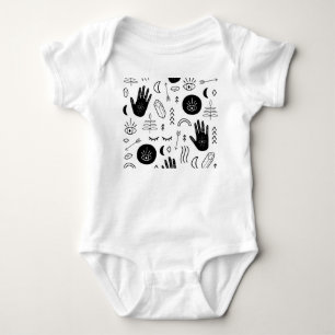 Magische Hände, Mond, ethnisches Muster. Baby Strampler