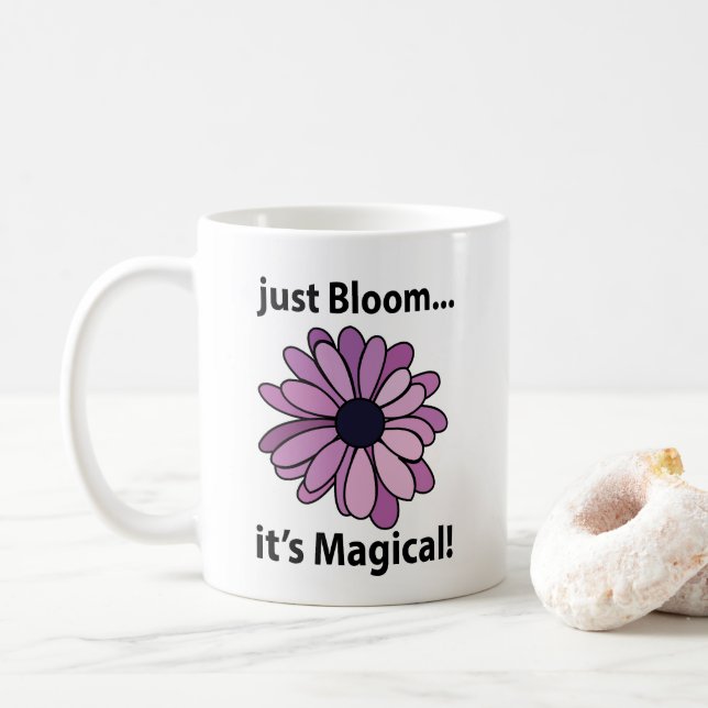 Magische Lila Blume blendet einfach ihre Magie Kaffeetasse (Mit Donut)