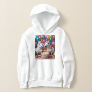 Magische Momente: Die Geburtstagsfeier eines weiße Hoodie