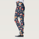 Magische Motte und Pilzmuster. Waldnacht Leggings<br><div class="desc">Magische Nachtmotte und Pilzmuster Leggings in marineblauen Rottönen.</div>