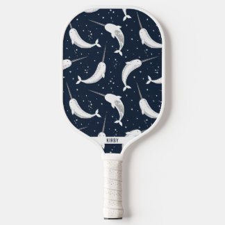 Magische Narwale im Raumpickleball-Paddel Pickleball Schläger