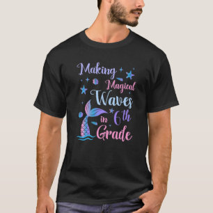 Magische Wellen in der 6. T-Shirt