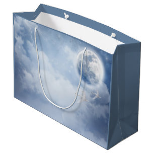 Magischer blauer Himmel mit flatternden Schwänen Große Geschenktüte
