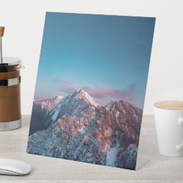 Magischer Himmel über dem Berg Storžič, Slowenien Sockelschild