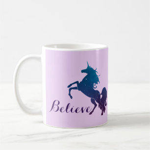 Magischer lila und blauer aufrichtenUnicorn Kaffeetasse