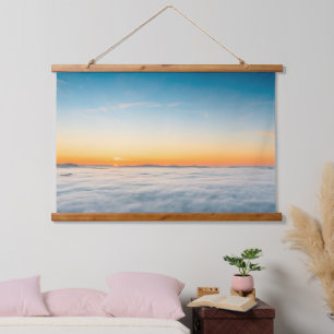 Magischer Sonnenaufgang über Wolken Wandteppich Mit Holzrahmen