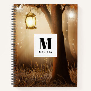 Magischer Wald mit Lichter-Monogramm Notizbuch