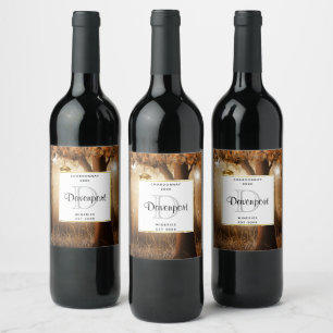 Magischer Wald mit Lichtern Weinkultur und Erde Weinetikett