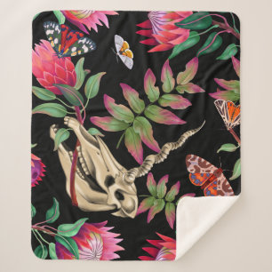 Magischer Wald vereint dunkles Muster. Sherpadecke